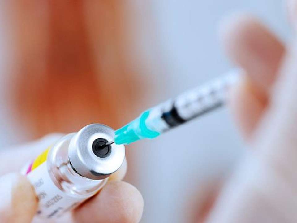 Частные клиники могут допустить к участию в вакцинации по НКПП