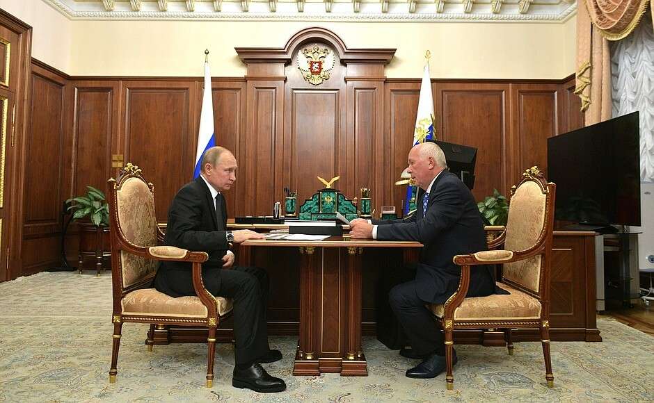 Глава «Ростеха» предложил президенту назначить госкорпорацию подрядчиком медицинских строек нацпроекта