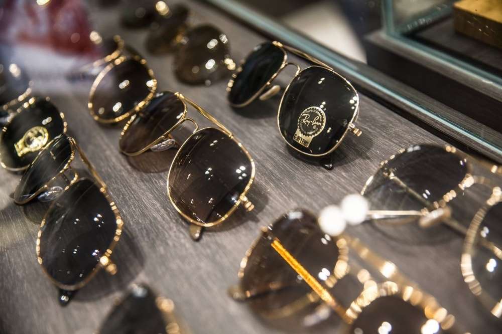 Производитель оптики EssilorLuxottica приобретает ритейлера GrandVision за 7,2 млрд евро