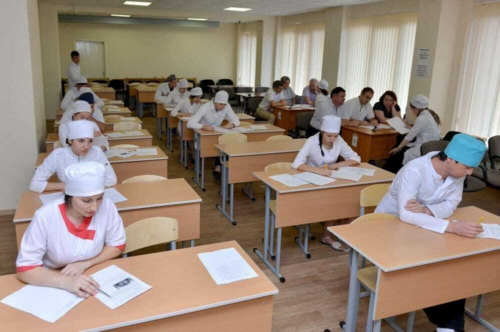 Аккредитацию медработников с иностранными дипломами отложат до 2021 года