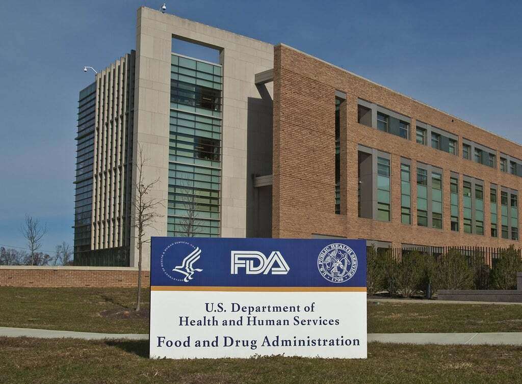 Исследование в ролике: FDA и полиция рекламируют лекарства от рака по телевизору