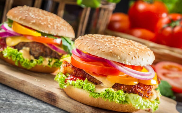 Потребление фастфуда связали с опасным для жизни заболеванием