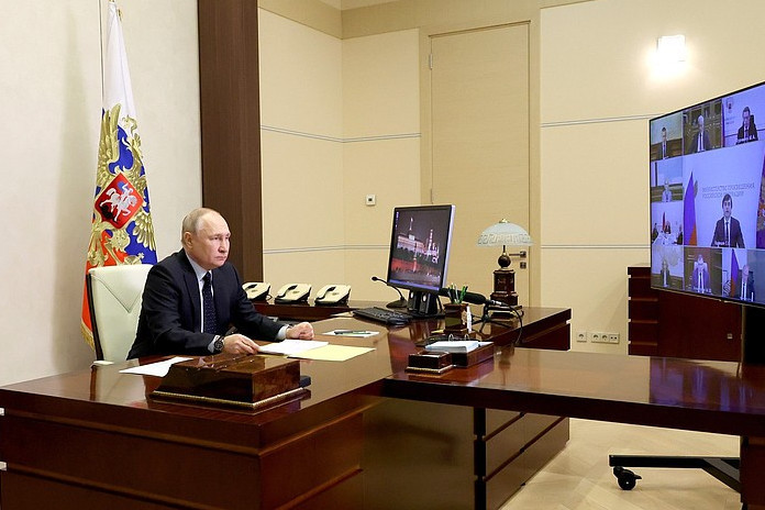 Путин заявил о дефиците отдельных препаратов в аптеках и росте цен на них